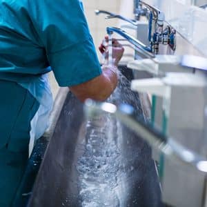 Choisir et manipuler les biocides : sécurité du personnel